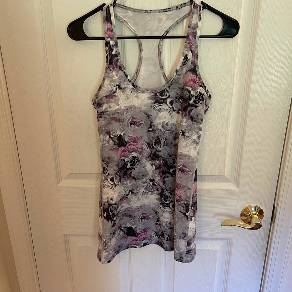 Lululemon tank top size 6